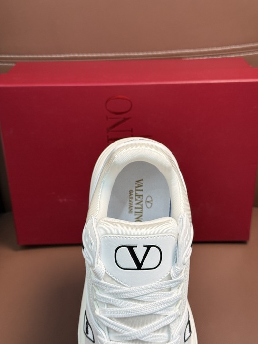 High-Quality Valentino Men's Shoes on Yupoo