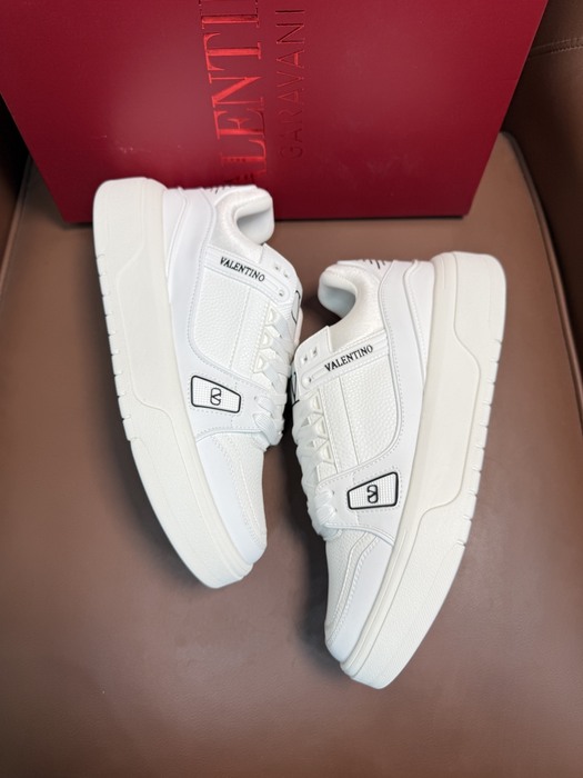 High-Quality Valentino Men's Shoes on Yupoo