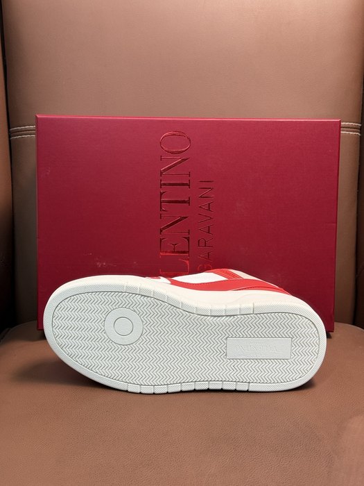 High-Quality Valentino Men's Shoes on Yupoo