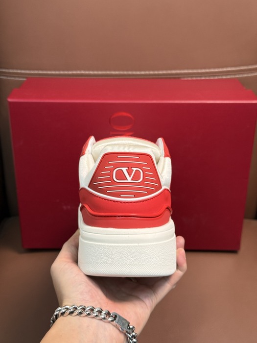 High-Quality Valentino Men's Shoes on Yupoo