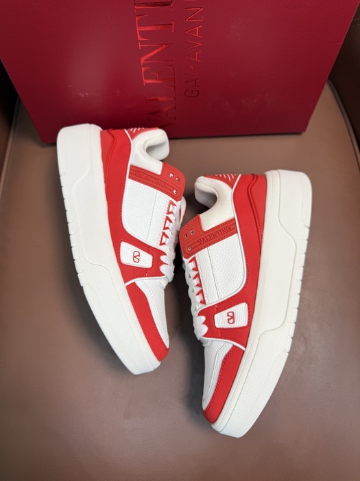 High-Quality Valentino Men's Shoes on Yupoo