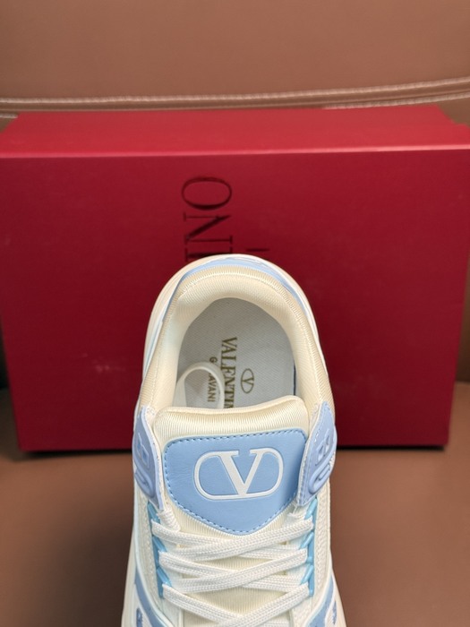 High-Quality Valentino Men's Shoes on Yupoo