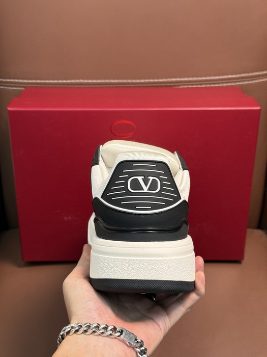High-Quality Valentino Men's Shoes on Yupoo