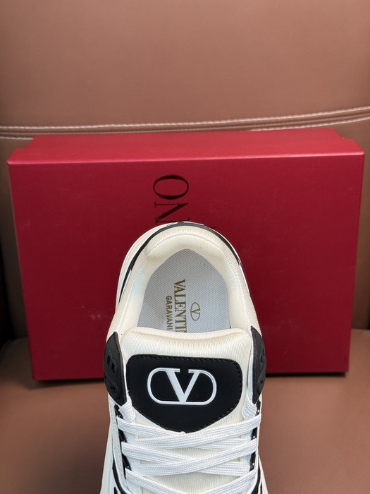 High-Quality Valentino Men's Shoes on Yupoo