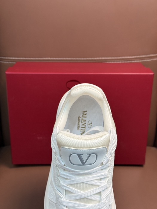 High-Quality Valentino Men's Shoes on Yupoo