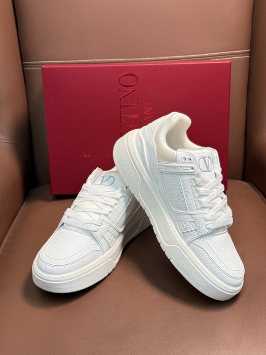 High-Quality Valentino Men's Shoes on Yupoo