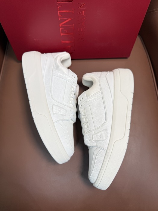 High-Quality Valentino Men's Shoes on Yupoo