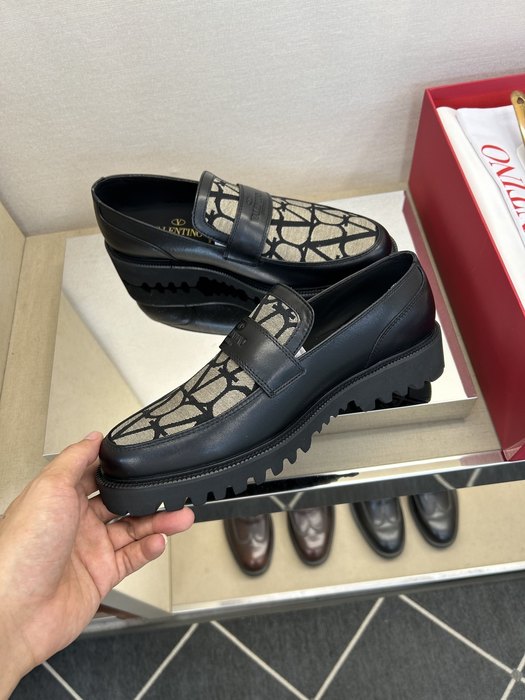 High-Quality Valentino Men's Shoes on Yupoo
