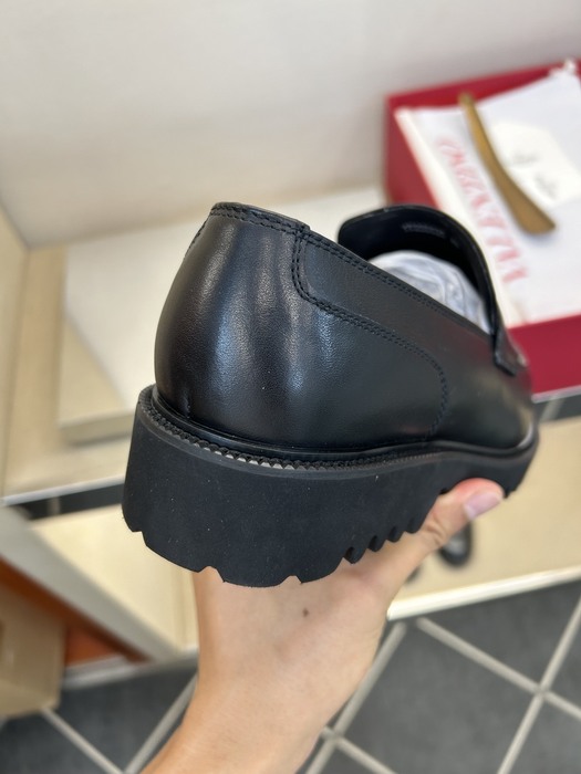 High-Quality Valentino Men's Shoes on Yupoo