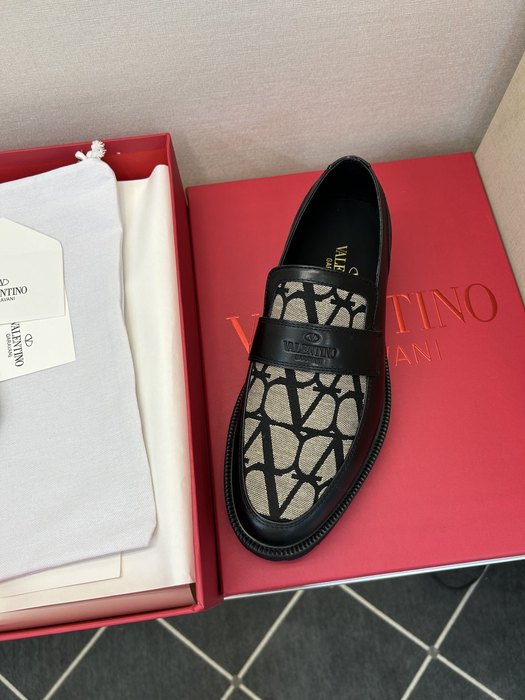 High-Quality Valentino Men's Shoes on Yupoo