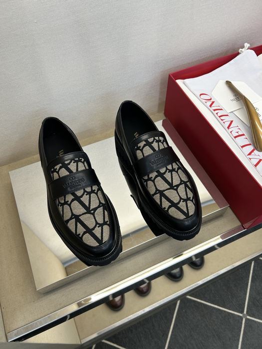 High-Quality Valentino Men's Shoes on Yupoo