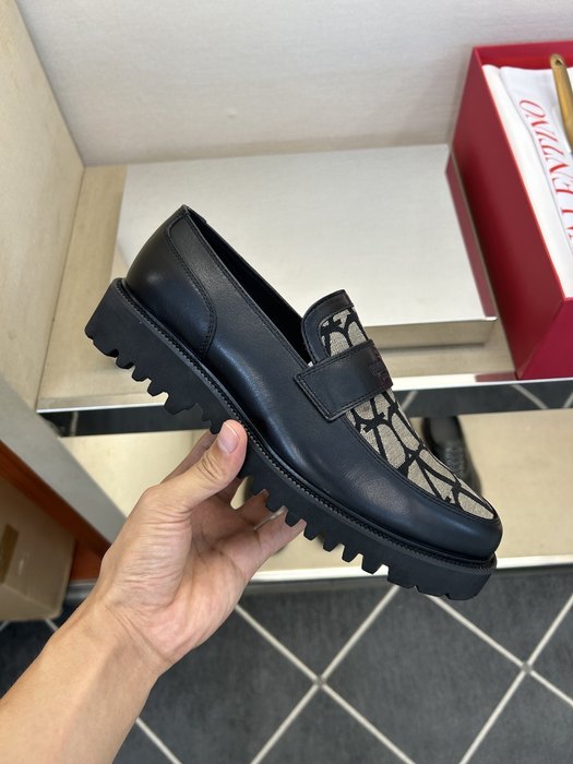 High-Quality Valentino Men's Shoes on Yupoo