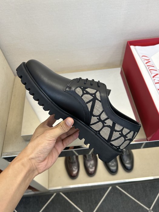 High-Quality Valentino Men's Shoes on Yupoo
