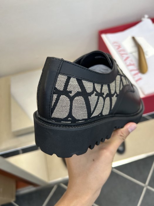 High-Quality Valentino Men's Shoes on Yupoo