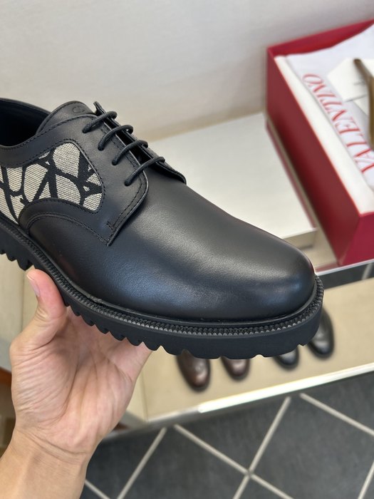 High-Quality Valentino Men's Shoes on Yupoo