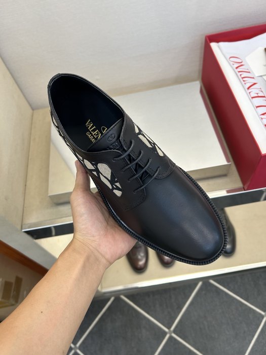 High-Quality Valentino Men's Shoes on Yupoo