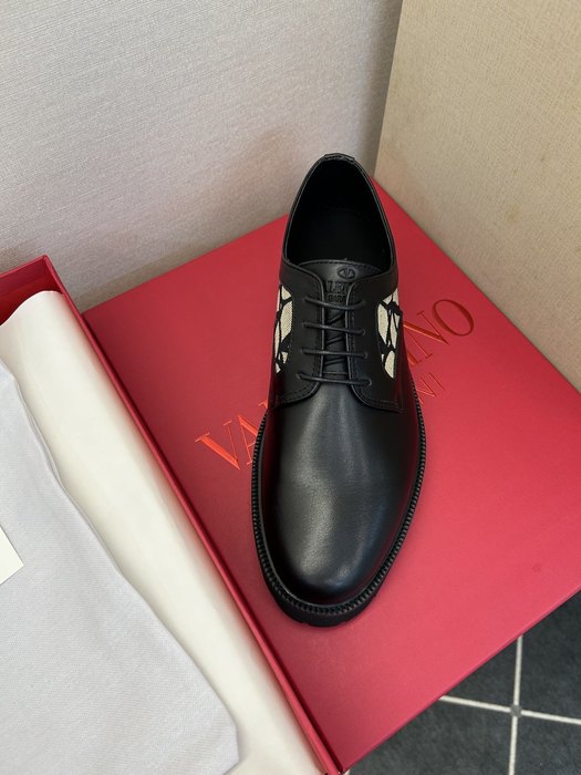 High-Quality Valentino Men's Shoes on Yupoo