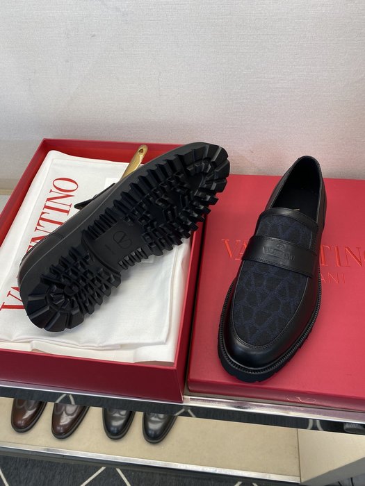 High-Quality Valentino Men's Shoes on Yupoo