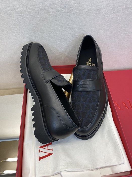High-Quality Valentino Men's Shoes on Yupoo