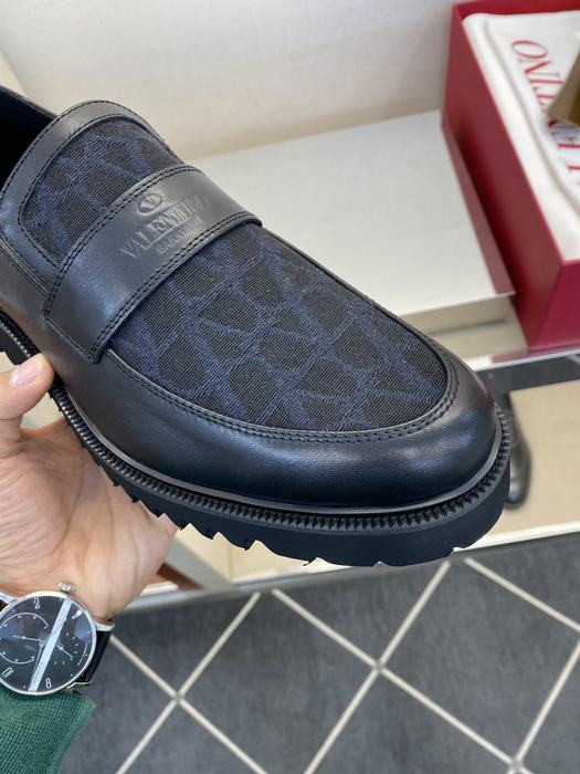 High-Quality Valentino Men's Shoes on Yupoo