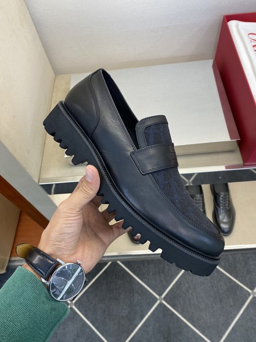 High-Quality Valentino Men's Shoes on Yupoo