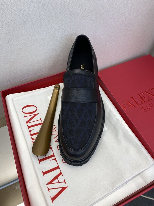 High-Quality Valentino Men's Shoes on Yupoo