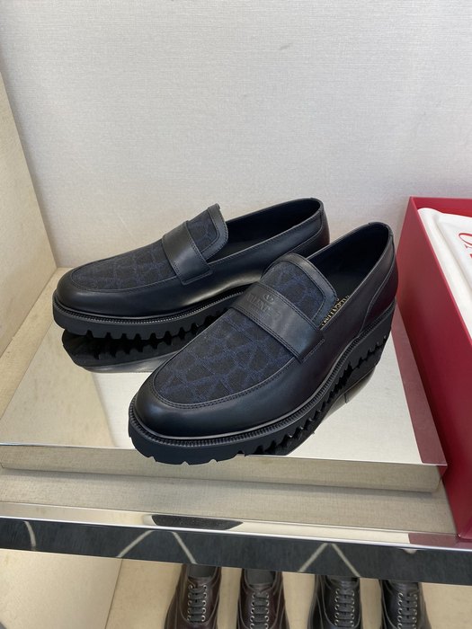 High-Quality Valentino Men's Shoes on Yupoo