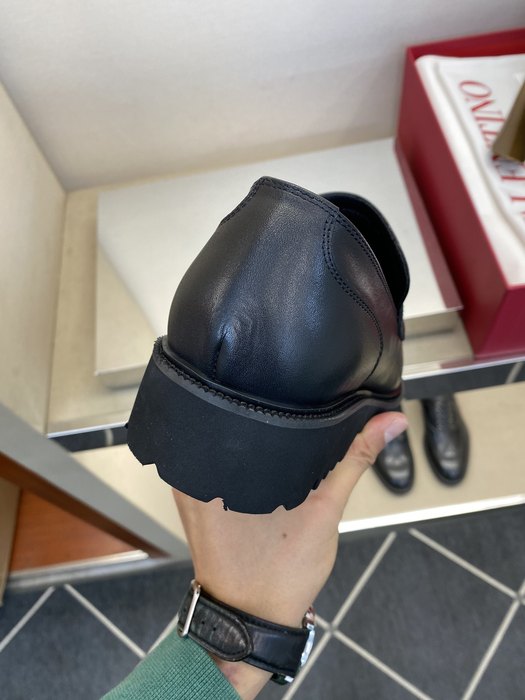 High-Quality Valentino Men's Shoes on Yupoo