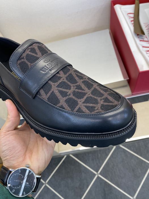High-Quality Valentino Men's Shoes on Yupoo