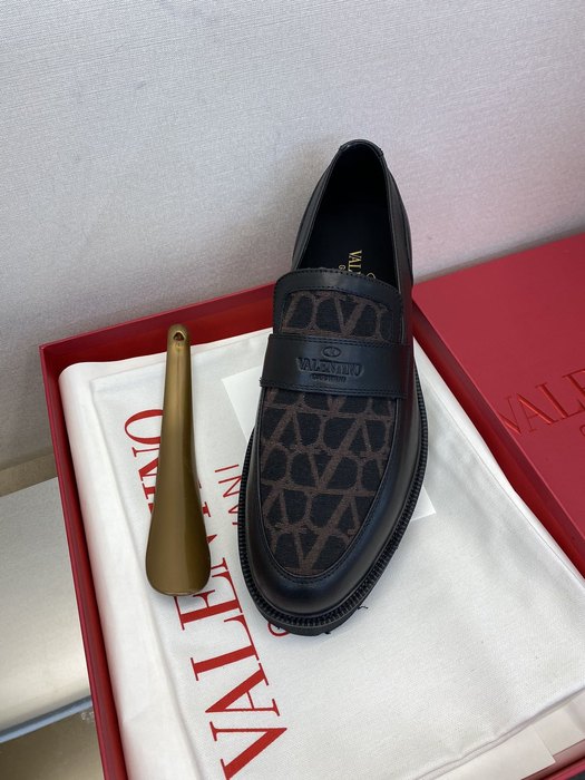 High-Quality Valentino Men's Shoes on Yupoo