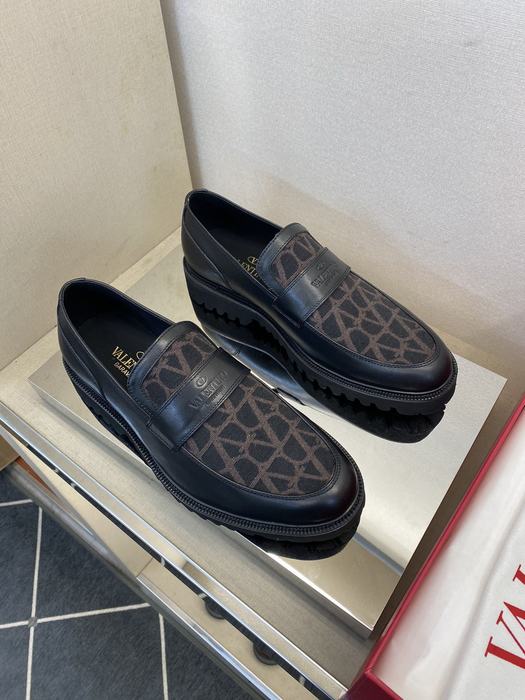 High-Quality Valentino Men's Shoes on Yupoo