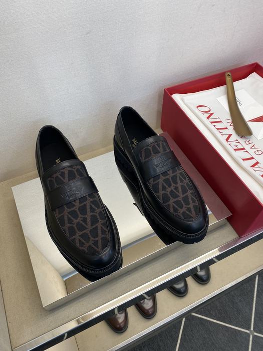 High-Quality Valentino Men's Shoes on Yupoo