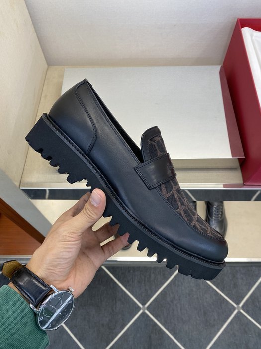 High-Quality Valentino Men's Shoes on Yupoo