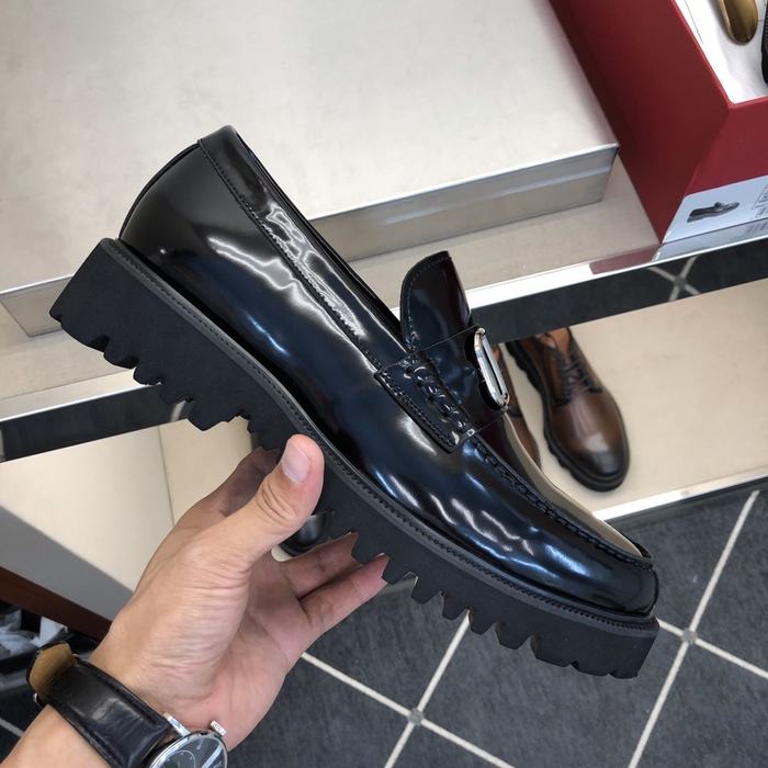 High-Quality Valentino Men's Shoes on Yupoo