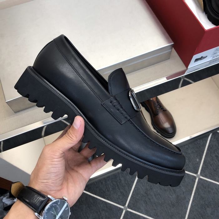 High-Quality Valentino Men's Shoes on Yupoo