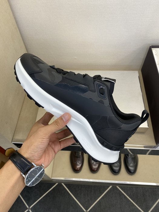 High-Quality Valentino Men's Shoes on Yupoo