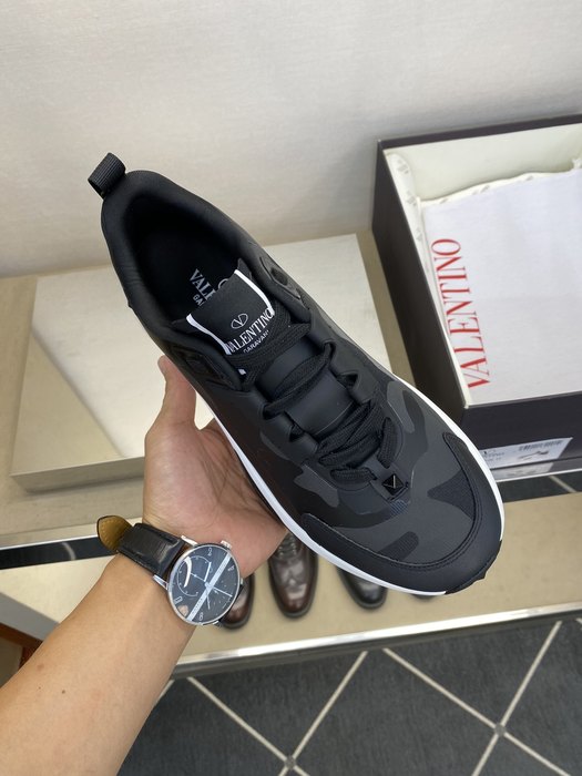 High-Quality Valentino Men's Shoes on Yupoo