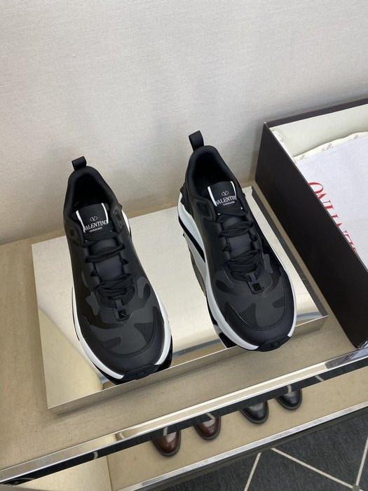 High-Quality Valentino Men's Shoes on Yupoo