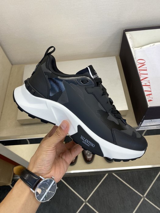 High-Quality Valentino Men's Shoes on Yupoo