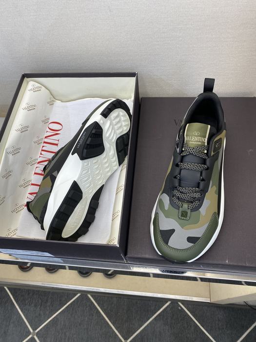 High-Quality Valentino Men's Shoes on Yupoo