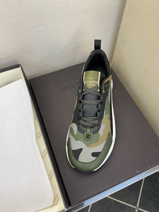 High-Quality Valentino Men's Shoes on Yupoo
