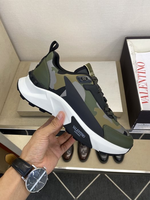 High-Quality Valentino Men's Shoes on Yupoo