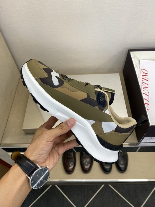 High-Quality Valentino Men's Shoes on Yupoo