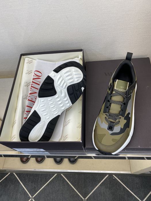 High-Quality Valentino Men's Shoes on Yupoo