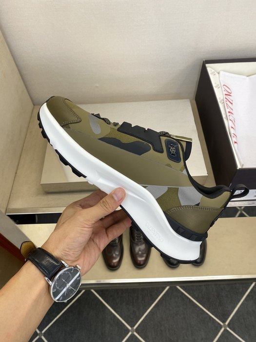 High-Quality Valentino Men's Shoes on Yupoo