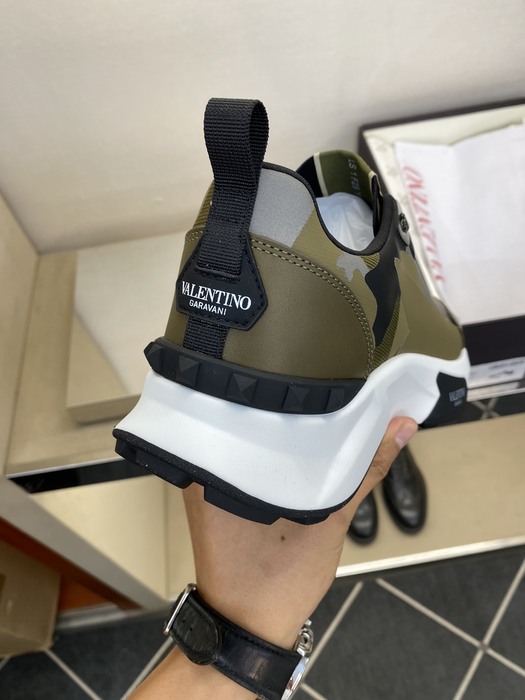 High-Quality Valentino Men's Shoes on Yupoo