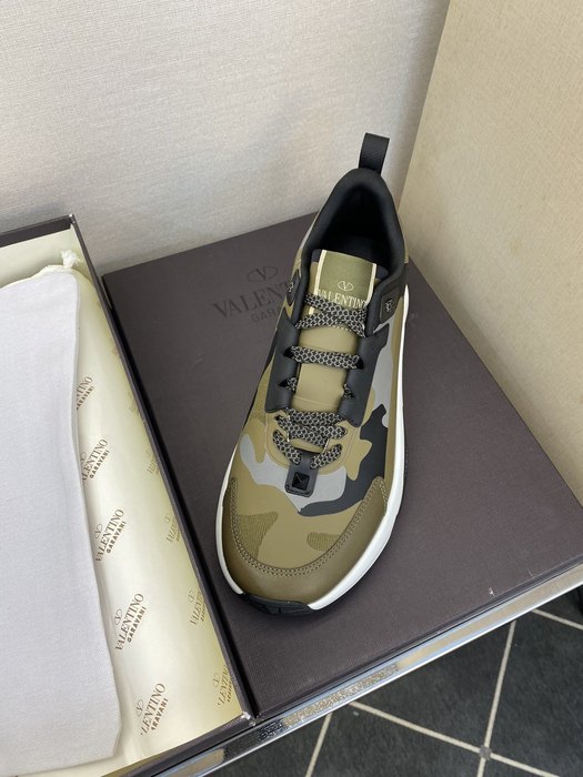 High-Quality Valentino Men's Shoes on Yupoo