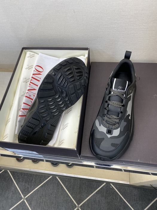 High-Quality Valentino Men's Shoes on Yupoo