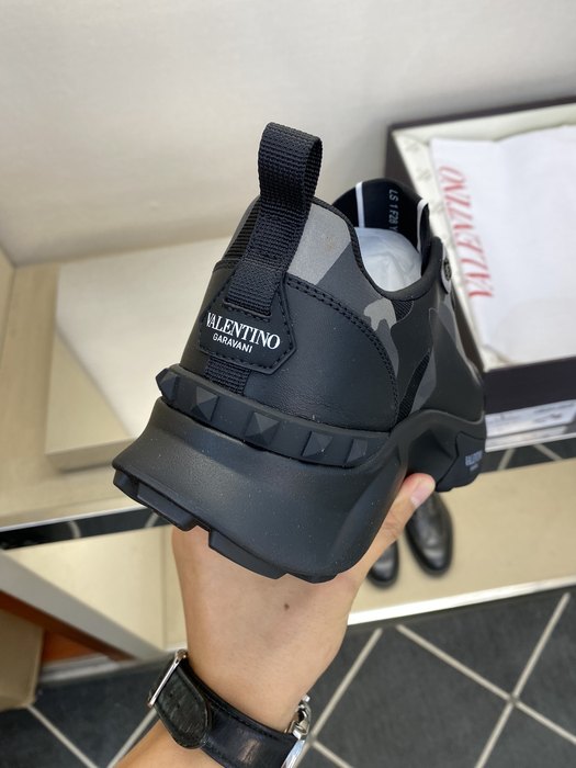 High-Quality Valentino Men's Shoes on Yupoo