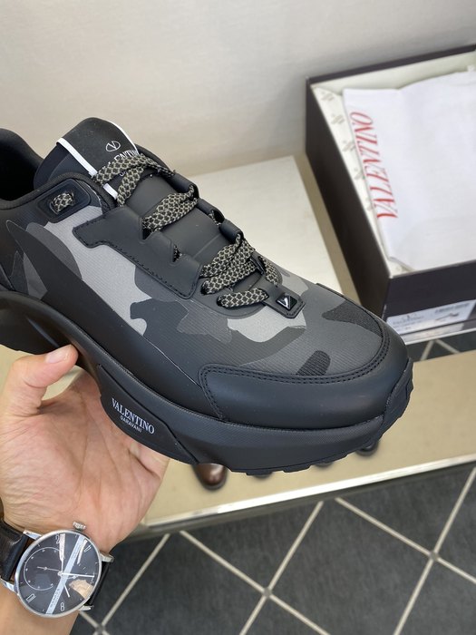 High-Quality Valentino Men's Shoes on Yupoo